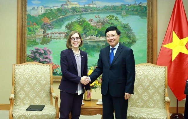 Deputy PM Pham Binh Minh receive Oregon Governor Katherine Brown Deputy PM Pham Binh Minh receive Oregon Governor Katherine Brown