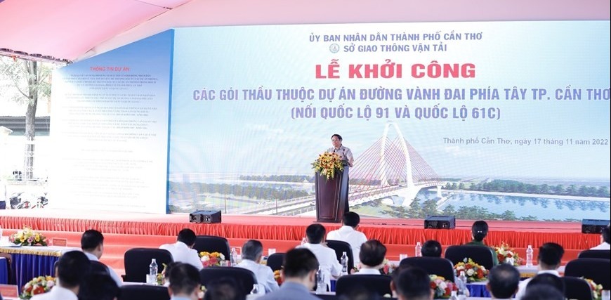 Prime Minister breaks ground for Can Tho’s western belt road project