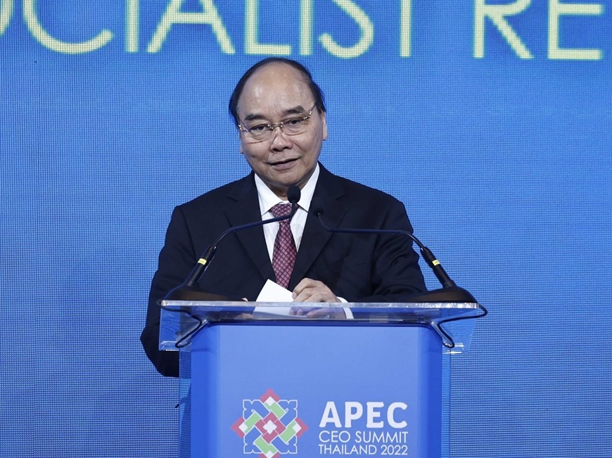 President attends APEC CEO Summit, highlighting requirements of future trade, investment