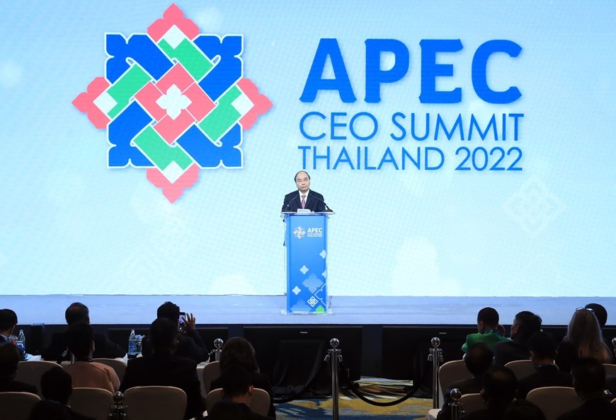 President attends APEC CEO Summit, highlighting requirements of future trade, investment