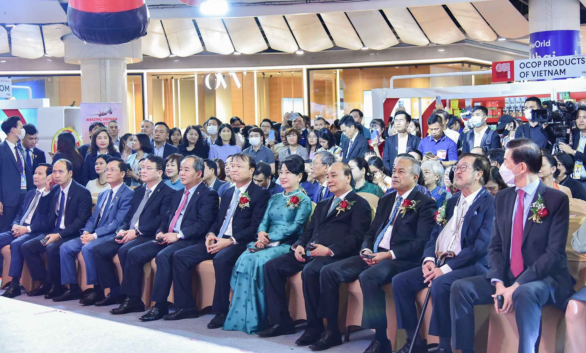 Chủ tịch nước cắt băng khởi động Tuần hàng Việt Nam tại Thái Lan