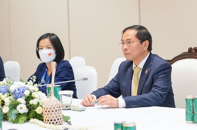 Foreign Minister meets Japanese Foreign Minister Hayashi Yoshimasa