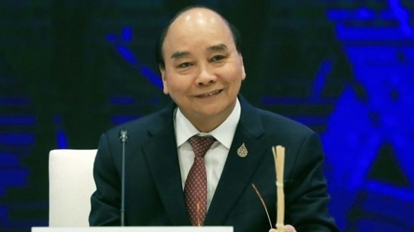 President Nguyen Xuan Phuc attends dialogue with APEC Leaders