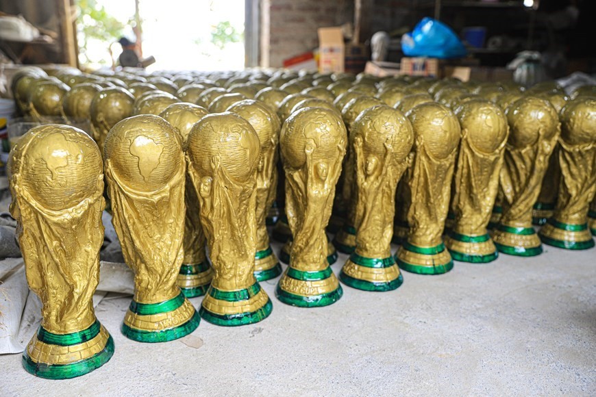 'Made in Vietnam' World Cup trophies for fans