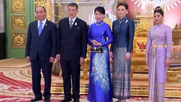 President Nguyen Xuan Phuc  invited the Thai King and Queen to visit Vietnam