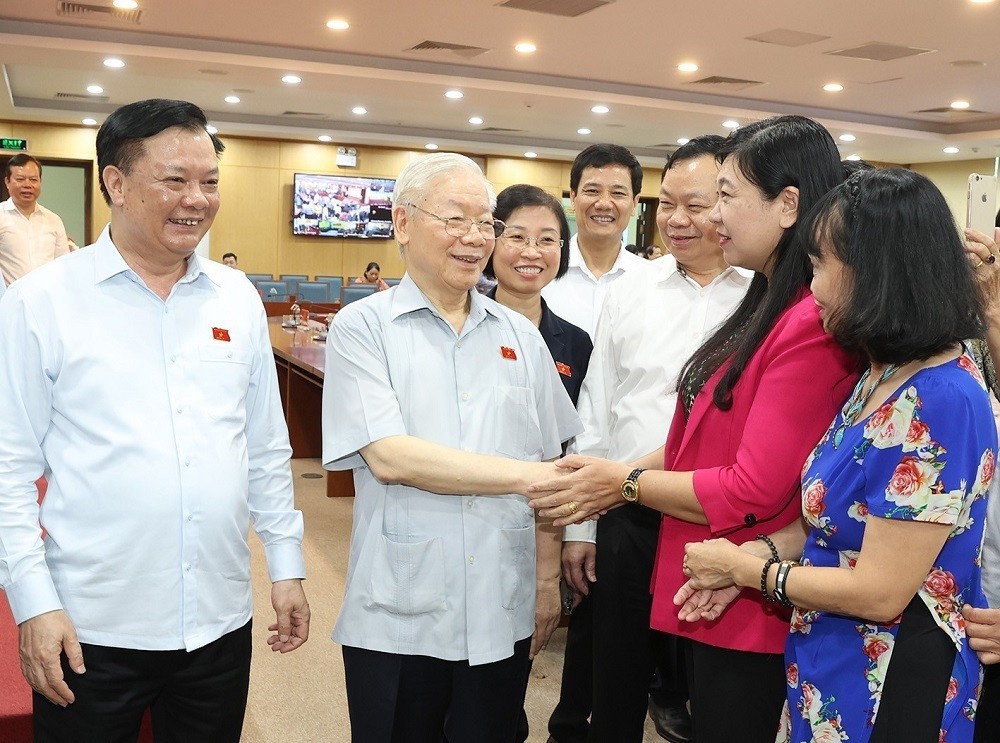 (11.19) Party General Secretary Nguyen Phu Trong meets voters in Dong Da district (Photo: VNA)