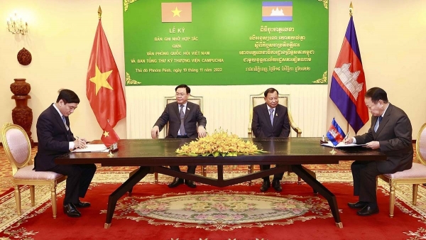 National Assembly Chairman meets Cambodian Senate President