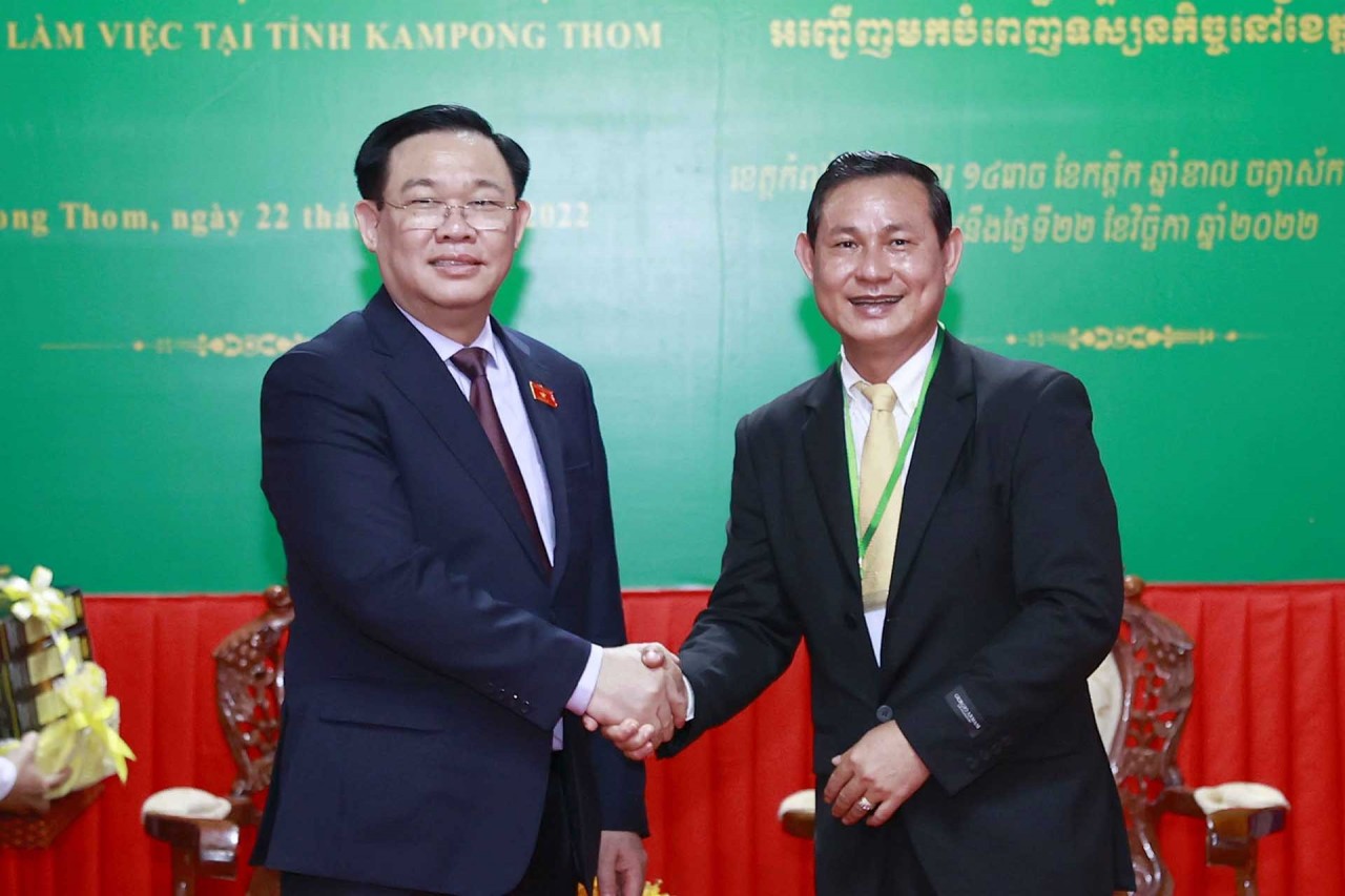 NA Chairman Vuong Dinh Hue visits Cambodia’s Kampong Thom province