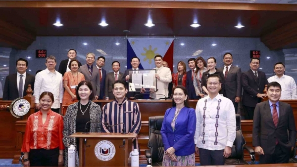 Philippine Senate adopts resolution on strengthening ties with Vietnam