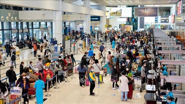 Air passenger volume soars in 11 months Air passenger volume soars in 11 months