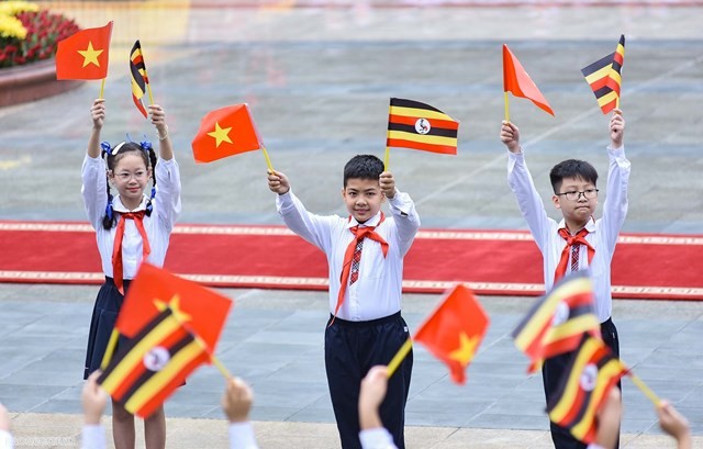 Welcome ceremony held for Ugandan President in Hanoi
