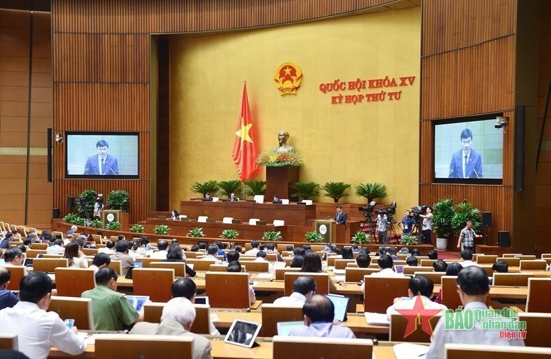 The National Assembly voted to pass the Petroleum Law (revision) with a high approval rate. (Source: People's Army)