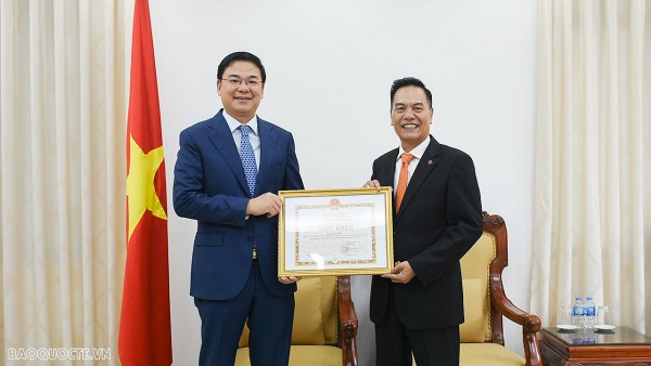 Thứ trưởng Ngoại giao Phạm Quang Hiệu tiếp ông Nguyễn Hoài Bắc, Việt kiều Canada