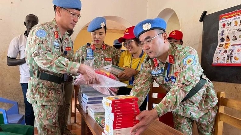 Vietnam’s Level-2 Field Hospital No. 4 presents gifts to South Sudanese students