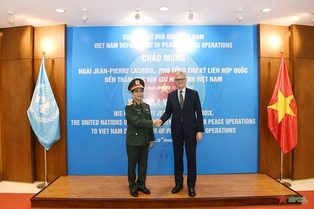 Director of the department Maj. Gen. Hoang Kim Phung (L) and UN Under-Secretary-General for Peace Operations Jean-Pierre Lacroix (Photo: VNA) 