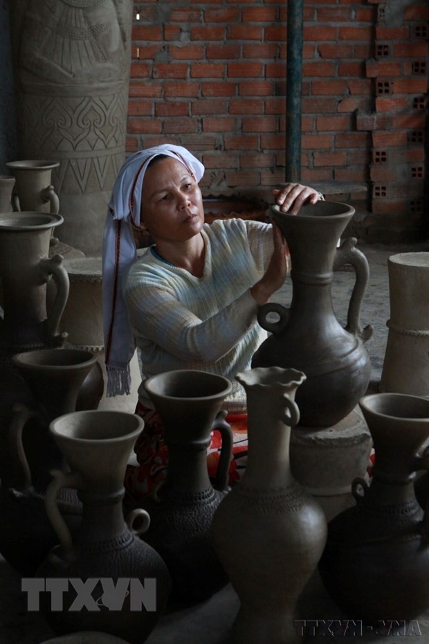 Cham people’s pottery making art named intangible cultural heritage