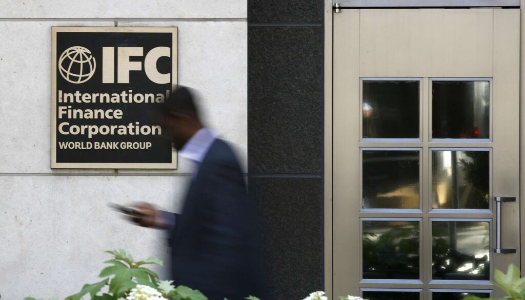 IFC looks to invest 320 million USD in three Vietnamese commercial banks