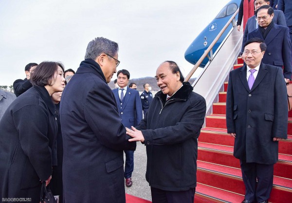 President arrives in Seoul, beginning state visit to RoK