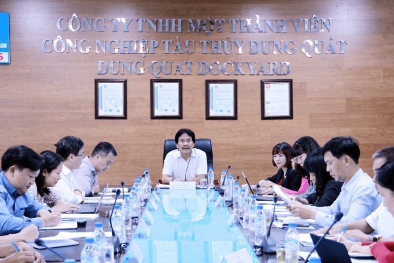 Mr. Nguyen Hung Dung - Member of the Members' Council of Petrovietnam chaired the meeting at DQS. (Source: Petrovietnam)