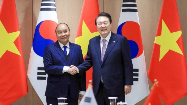 President Nguyen Xuan Phuc and RoK President Yoon Suk Yeol hold talks