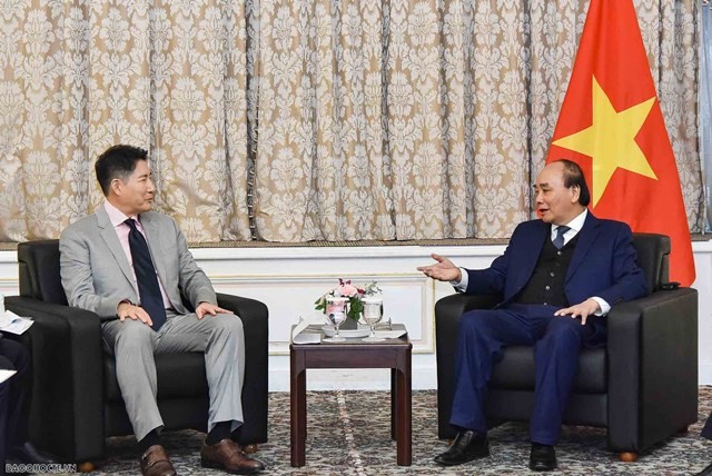 President Nguyen Xuan Phuc welcomes leading RoK Groups to invest in Vietnam