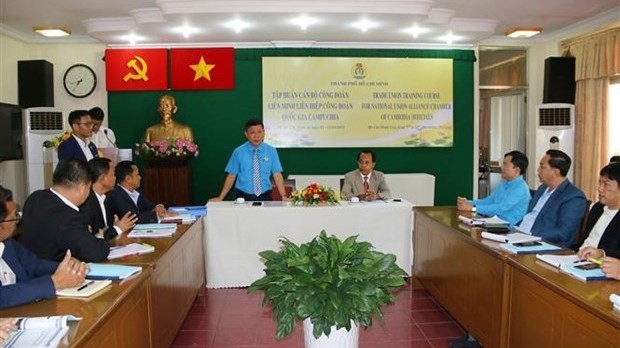 Vietnamese, Cambodian trade unions organise conference to share experience