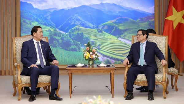 Thủ tướng Phạm Minh Chính tiếp Bộ trưởng Quốc phòng Mông Cổ Saikhanbayar Gursed
