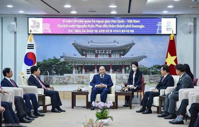 President Nguyen Xuan Phuc visits RoK Gyeonggi Province, opens Vietnam Day in Gwangju