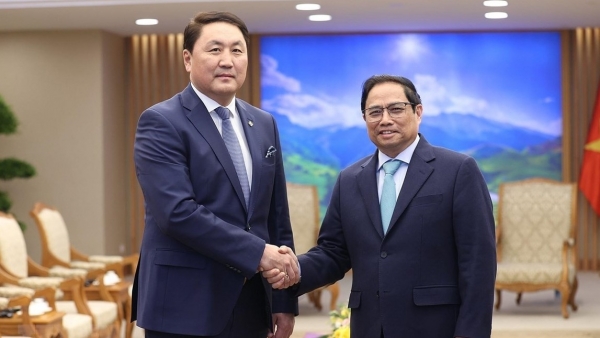 Prime Minister receives Mongolian Minister of Defence Saikhanbayar Gursed