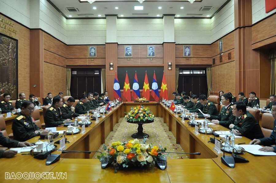Vietnam, Laos Defence Ministers hold talks in Hanoi
