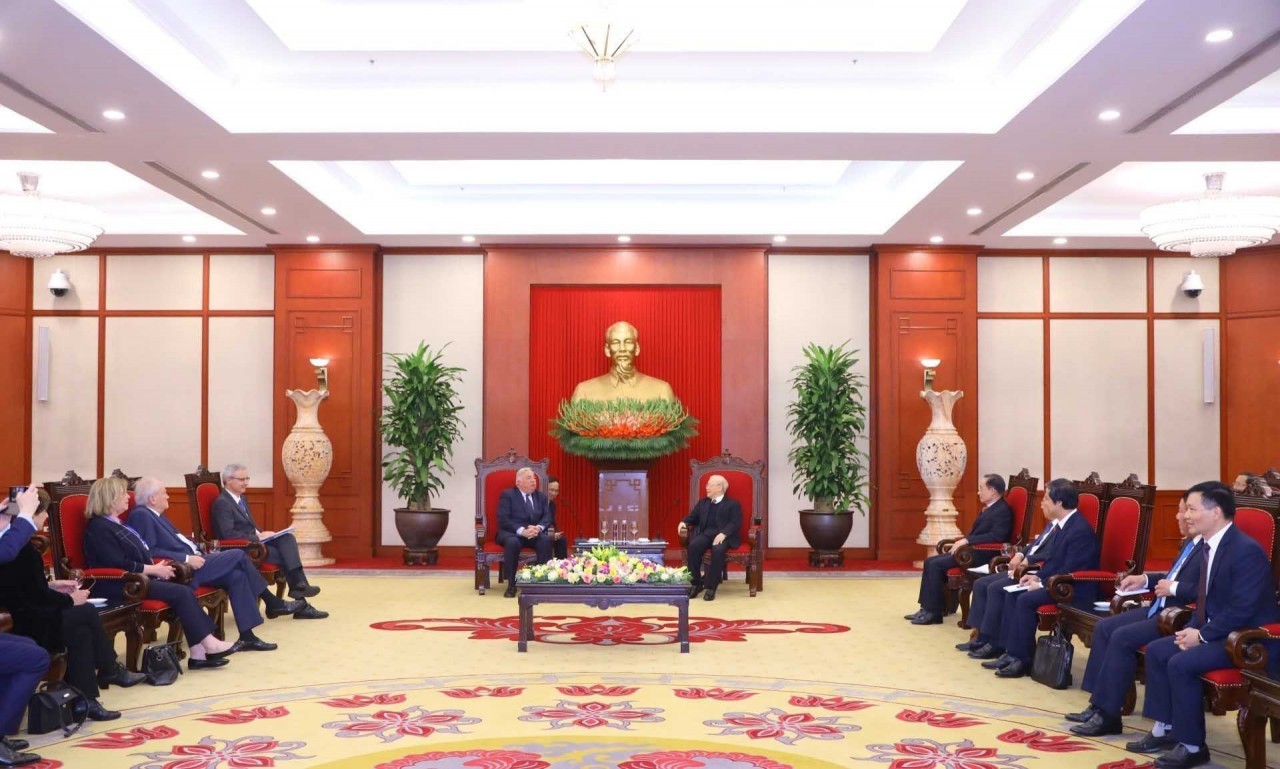 General Secretary Nguyen Phu Trong welcomes French Senate President