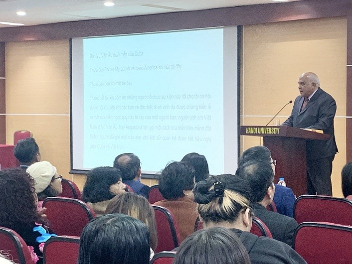 First VietnameseSpanish dictionary compiled in Vietnam released