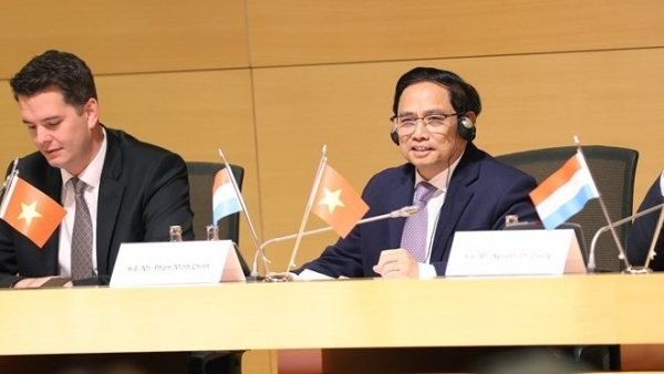 Prime Minister Pham Minh Chinh attends Vietnam-Luxembourg business forum, meets leaders of Luxembourg economic groups