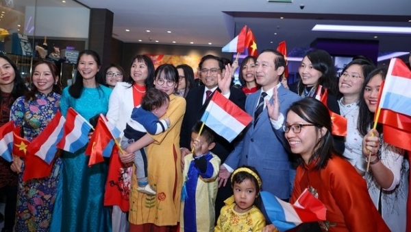 Prime Minister meets overseas Vietnamese in Luxembourg