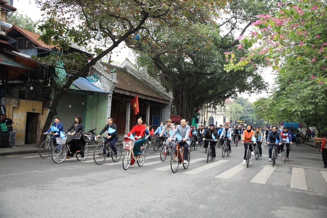 Hanoi friendship cycling journey held to promote green practices | Society | Vietnam+ (VietnamPlus)