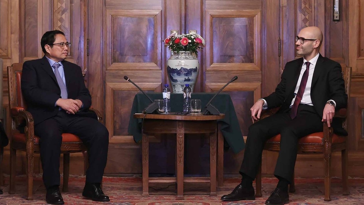 Prime Minister meets PCA Secretary General Marcin Czepelak in The Hague
