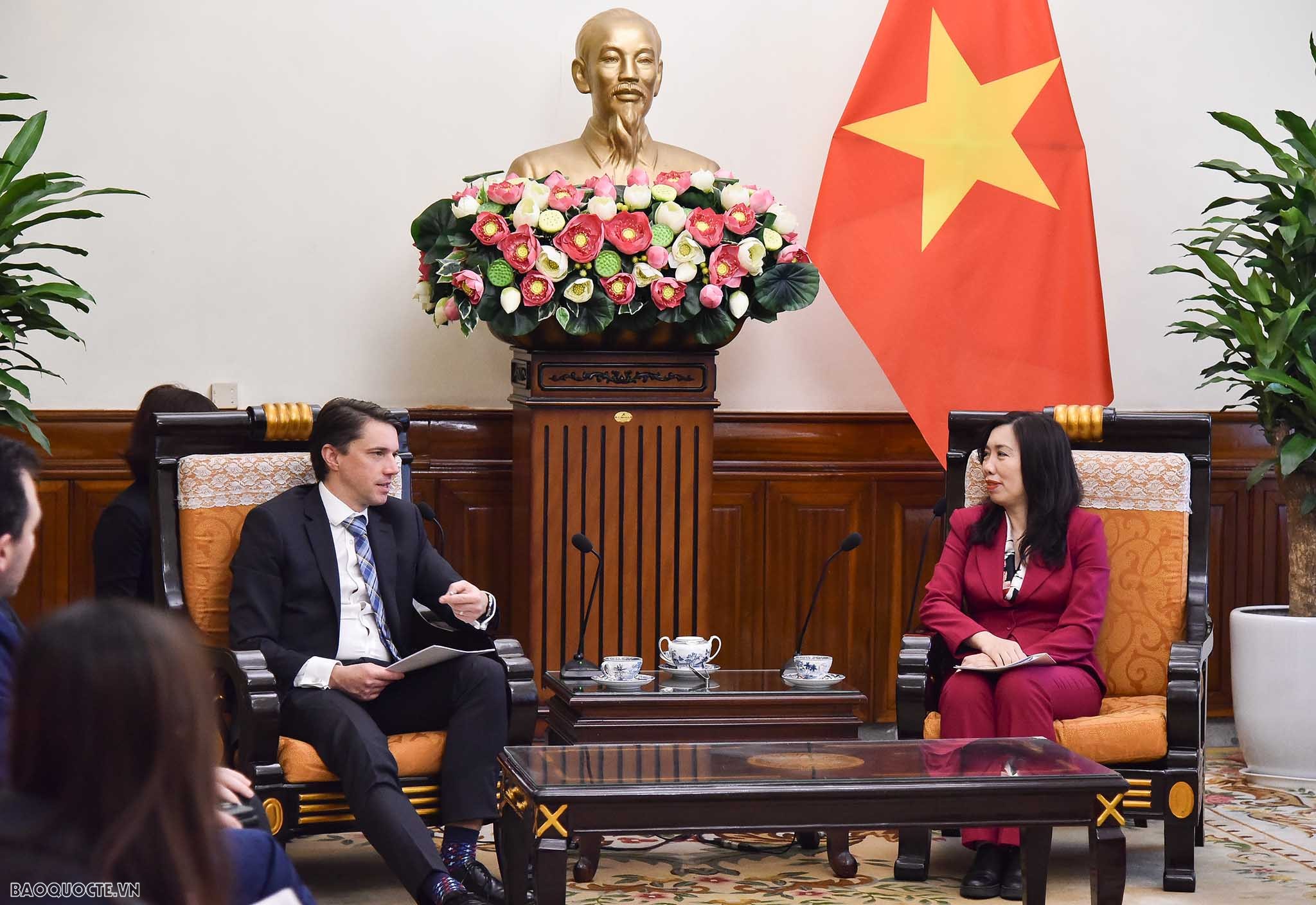 Deputy Foreign Minister Le Thi Thu Hang receives Czech counterpart