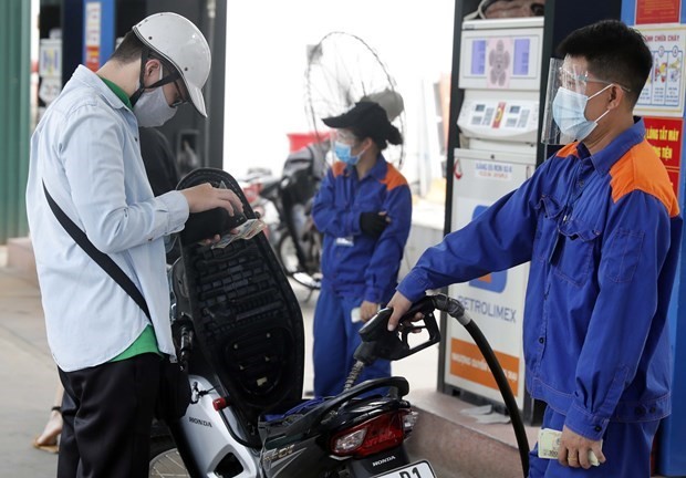 Petrol prices down by 1,500 VND per litre under latest adjustment