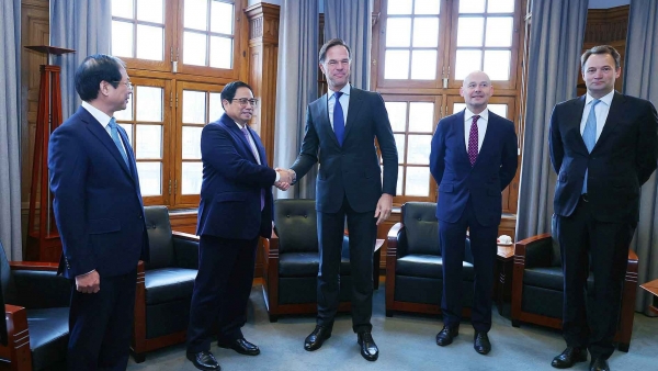 Prime Minister Pham Minh Chinh held talks with his Dutch counterpart