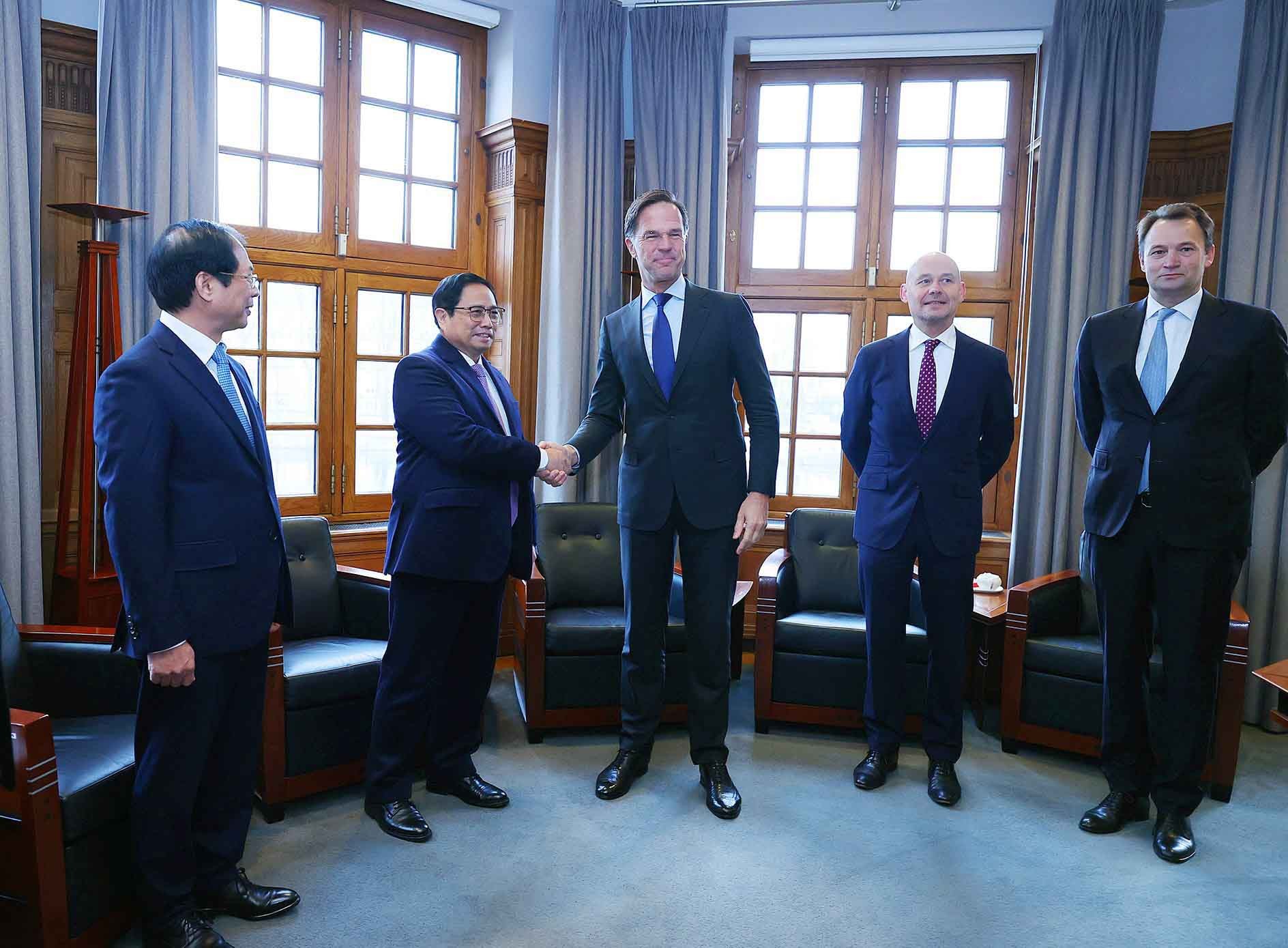 Ngay sau Lễ đón trọng thể, Thủ tướng Chính phủ Phạm Minh Chính đã tiến hành hội đàm với Thủ tướng Mark Rutte. (NguồnVGP)