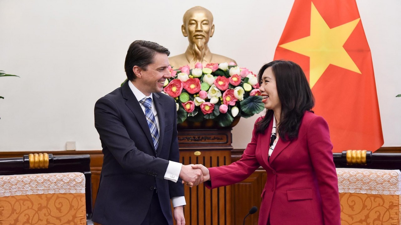 Deputy Foreign Minister Le Thi Thu Hang receives Czech counterpart