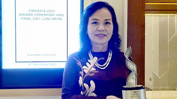 Dr. Ngo Phuong Lan received MPA Educator of the Year at CineAsia 2022