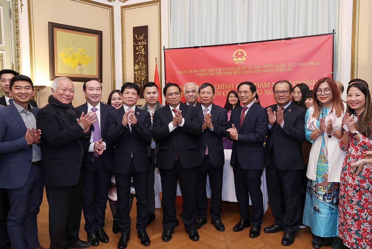 Prime Minister meets representatives of Vietnamese community in Belgium, European countries Prime Minister meets representatives of Vietnamese community in Belgium, European countries