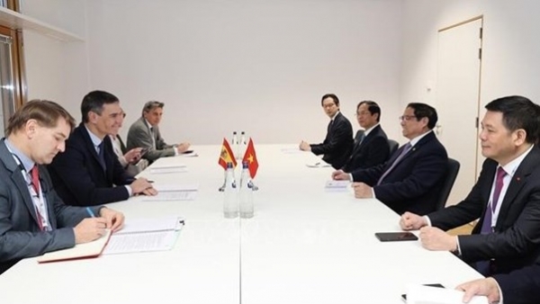 Prime Minister Pham Minh Chinh meets Spanish counterpart Pedro Sánchez Pérez-Castejón