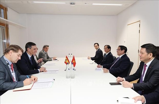 Prime Minister Pham Minh Chinh meets Spanish counterpart in Brussels
