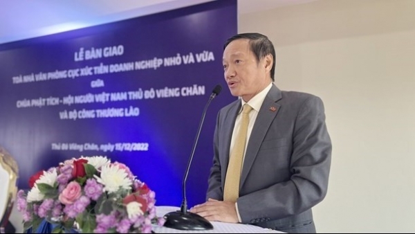 Vietnamese Association in Vientiane funds new building of Lao Department of SME Promotion