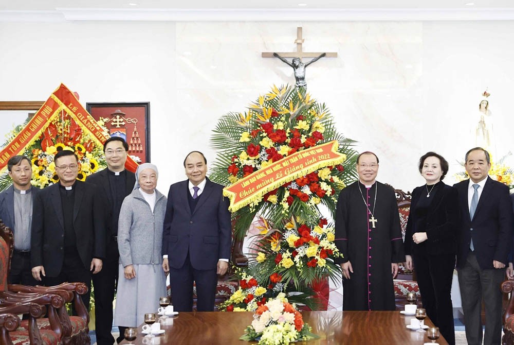 President Nguyen Xuan Phuc pays Xmas visit to Hanoi Archdiocese