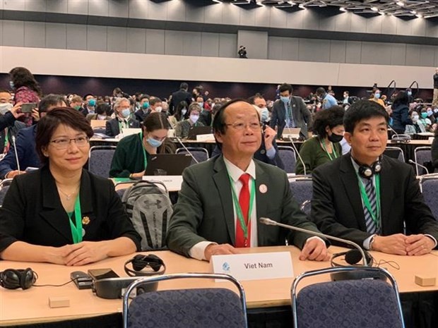 Deputy Minister of Environment and Natural Resources Vo Tuan Nhan (centre) and other members of the Vietnamese delegation at the meeting. (Photo: VNA)