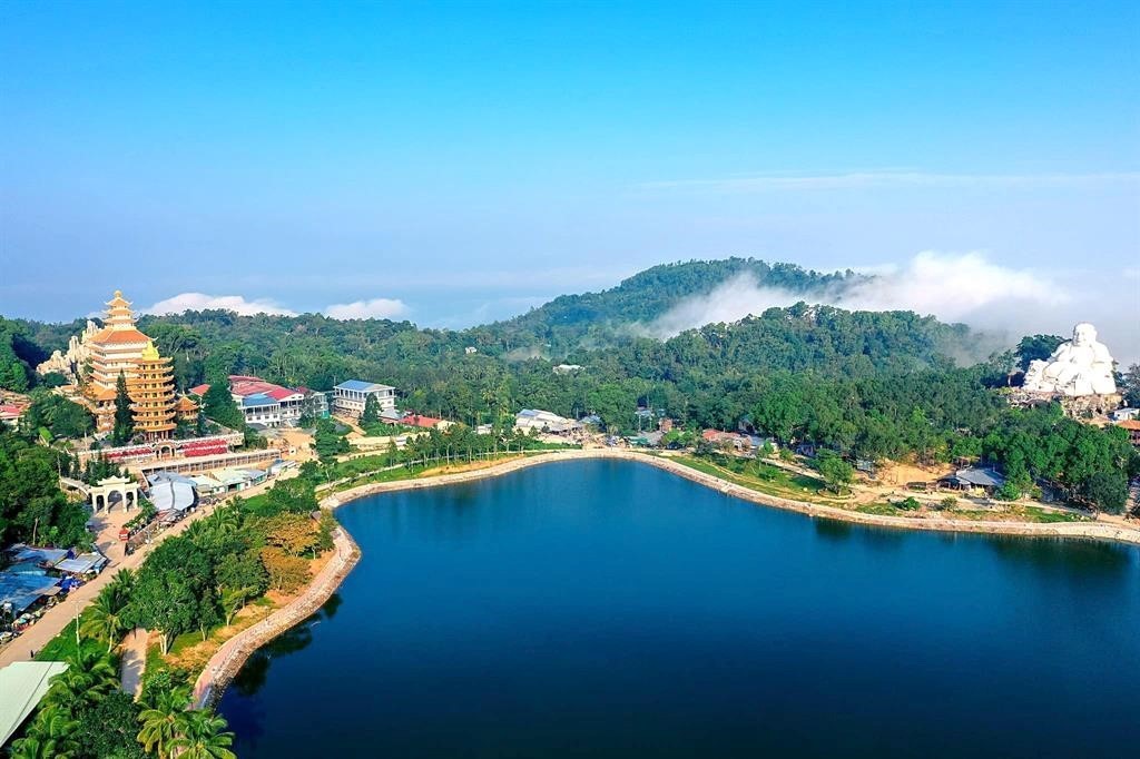 “Cloud-hunting paradise” in Southwestern Vietnam