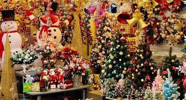 Christmas décor, gift market vibrant and abundant